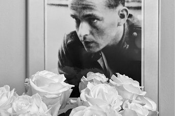 Willi Graf and white roses